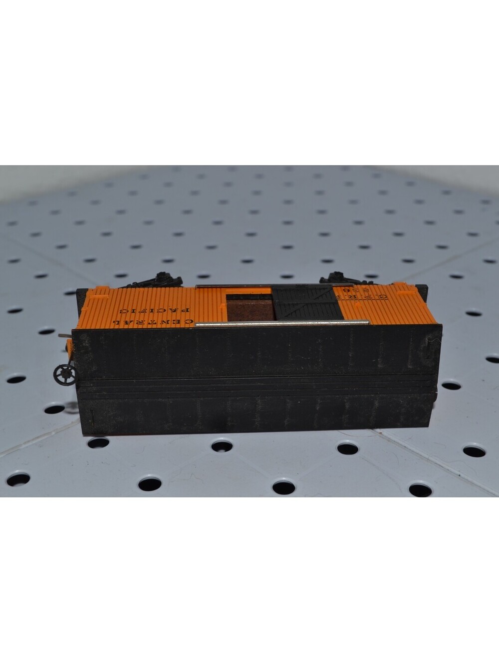 Vintage HO Scale Central Pacific Railroad Car 836 Mantua Boxcar Kadee Couplers - Picture 4 of 5